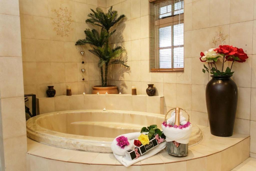 Sunbell Ventures Guesthouse 开普敦 外观 照片